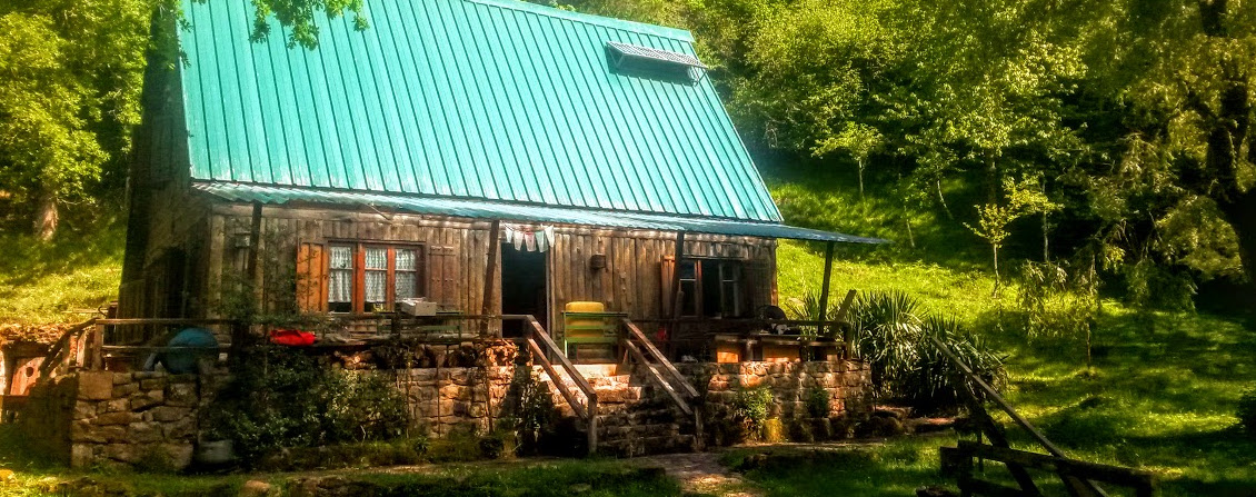 Cabaña del Viejo Roble junto al río Bayones, Ucieda